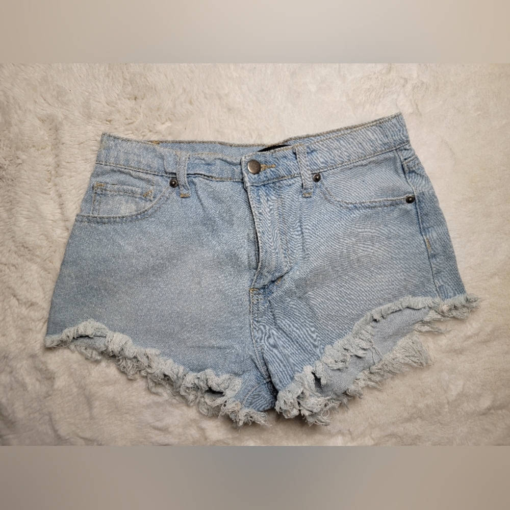 Forever 21 Cut Off Shorts Light Wash Size 28 NWOT